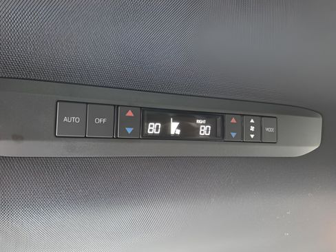 Used 2025 Toyota Sienna XSE w/ XSE Plus Package image 12