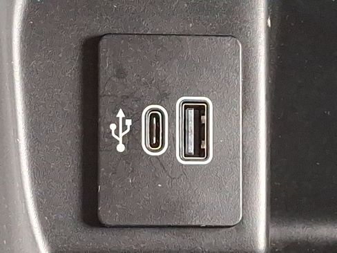 Used 2025 Ford F150 Lightning XLT image 24