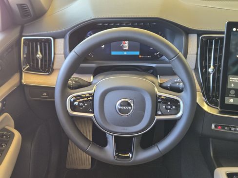 Used 2026 Volvo XC90 B6 Plus w/ Protection Package Premier AWD/4WD image 25