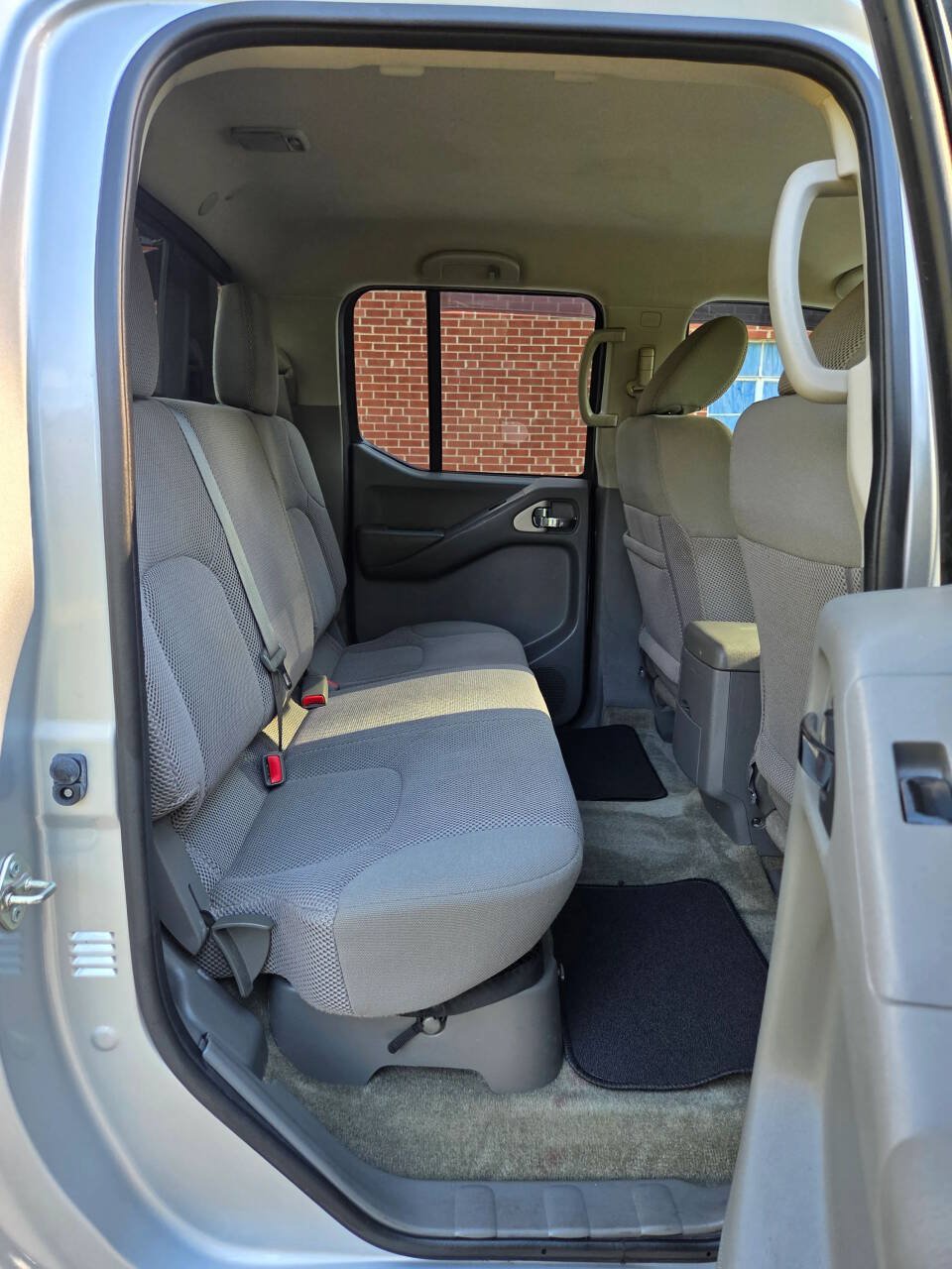 Used 2017 Nissan Frontier SV w/ SV Value Truck Package AWD/4WD image 14