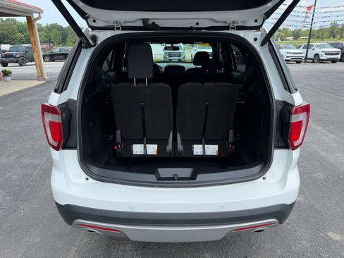 Used 2017 Ford Explorer XLT w/ Equipment Group 201A AWD/4WD image 6