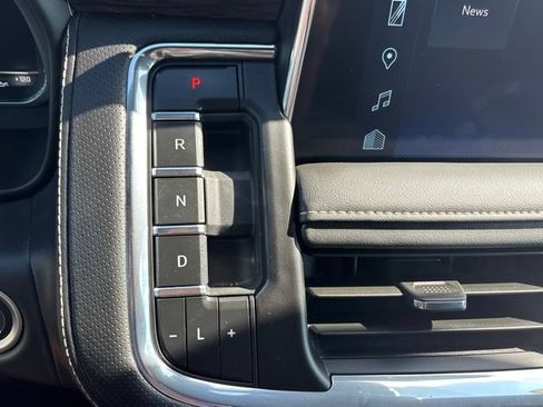 Used 2024 Chevrolet Suburban Premier w/ Advanced Technology Package AWD/4WD image 40