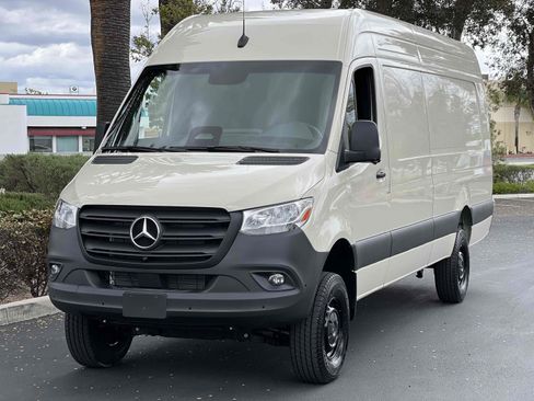 Used 2025 Mercedes-Benz Sprinter 2500 image 23