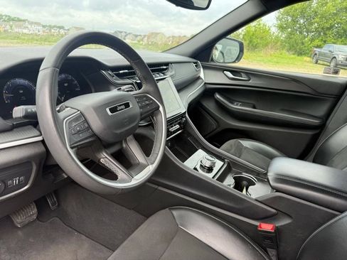 Used 2024 Jeep Grand Cherokee Altitude AWD/4WD image 32