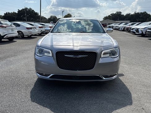 Used 2018 Chrysler 300 Limited w/ Safetytec Plus Group image 8