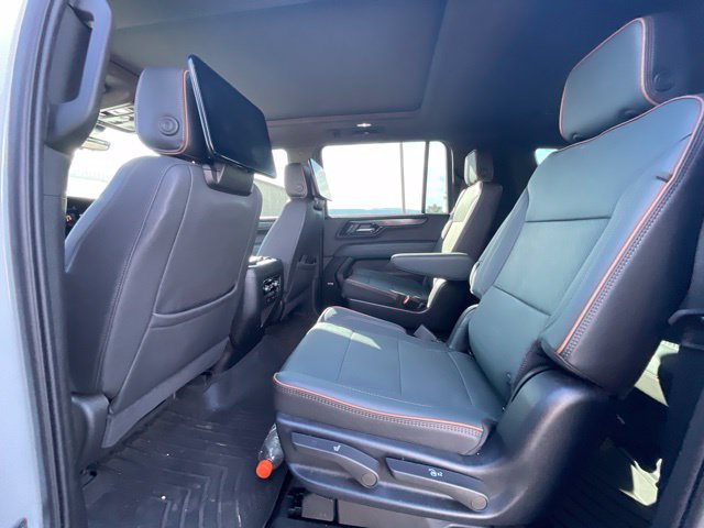Used 2025 GMC Yukon XL AT4 w/ AT4 Premium Plus Package AWD/4WD image 7
