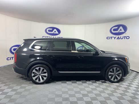 Used 2022 Kia Telluride EX w/ EX Premium Package FWD image 2