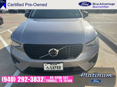 Used 2026 Volvo XC40 B4 Core w/ Climate Package FWD image 2