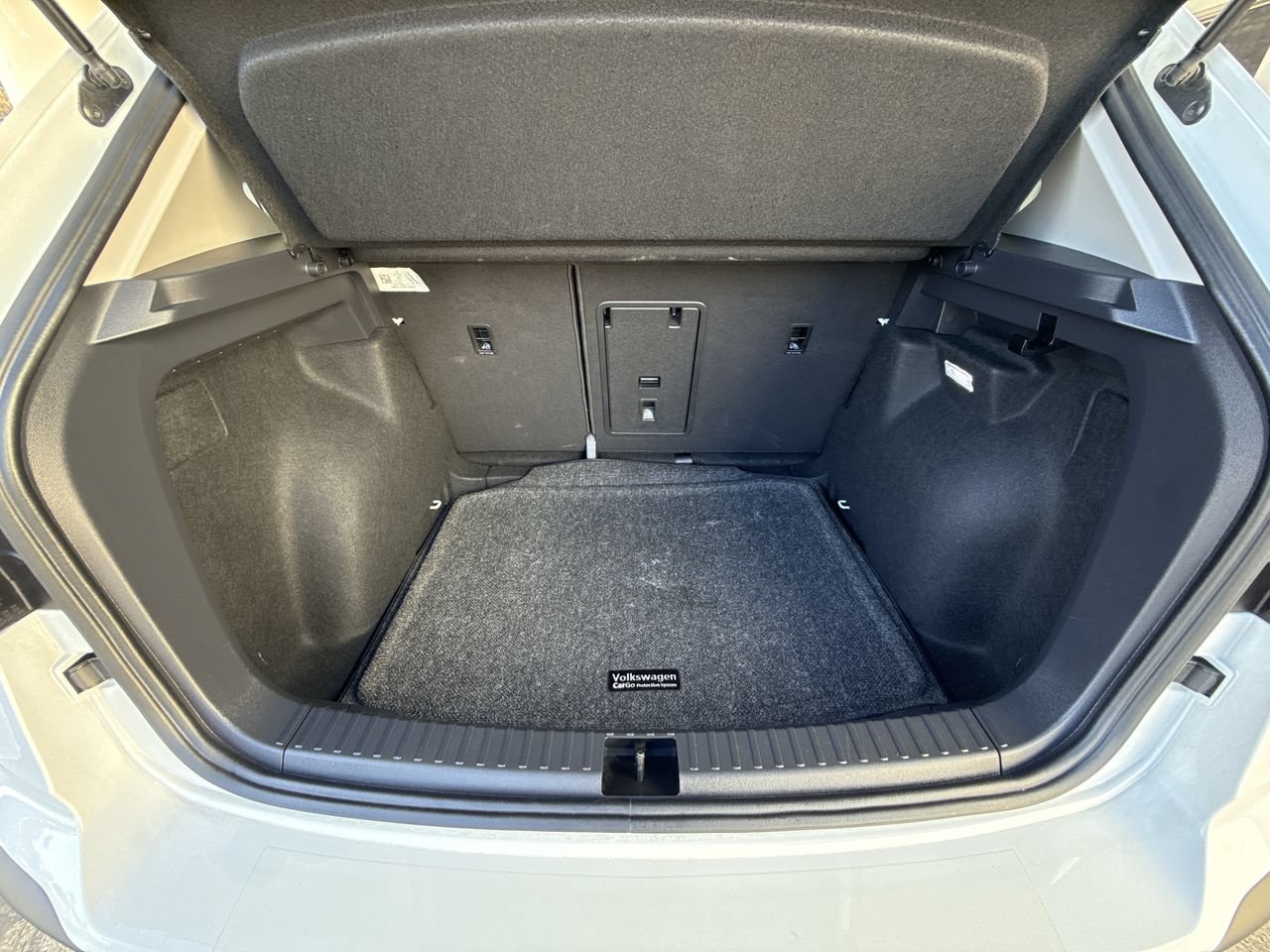 Used 2024 Volkswagen Taos SE w/ Panoramic Sunroof Package FWD image 26
