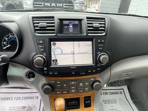 Used 2010 Toyota Highlander Limited image 18