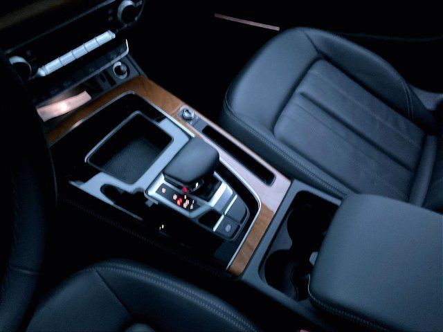 Used 2023 Audi Q5 2.0T Premium Plus w/ Premium Plus Package AWD/4WD image 16