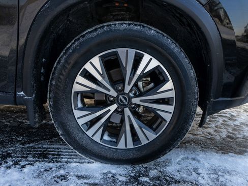 Used 2023 Nissan Rogue SV image 10