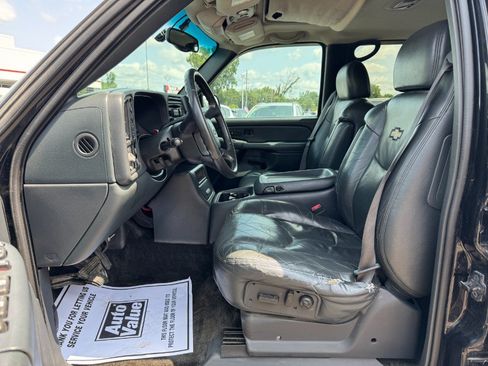 Used 2002 Chevrolet Avalanche 2500 w/ Convenience Pkg AWD/4WD image 15