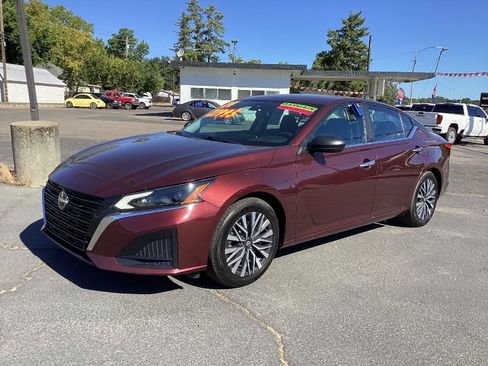 Used 2024 Nissan Altima 2.5 SV FWD image 5