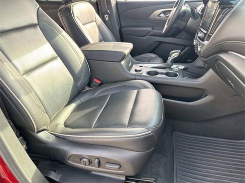 Used 2023 Chevrolet Traverse Premier image 10