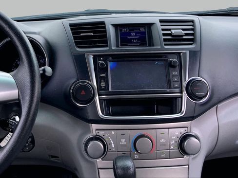 Used 2013 Toyota Highlander Plus FWD image 7