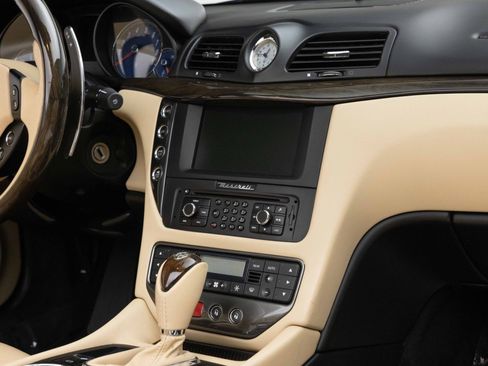 Used 2015 Maserati GranTurismo Convertible RWD image 26