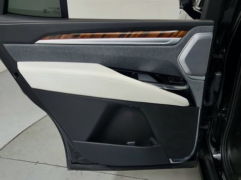 Used 2025 Cadillac Escalade Sport Platinum w/ LPO, Floor Liner Package AWD/4WD image 23
