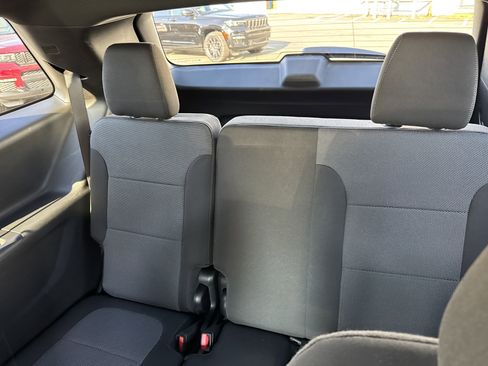 Used 2023 Chevrolet Traverse LT image 29
