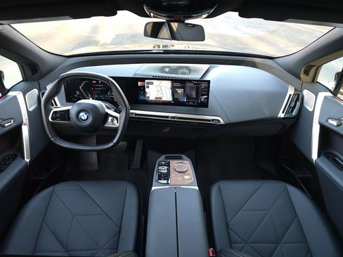 Used 2023 BMW iX M60 image 10