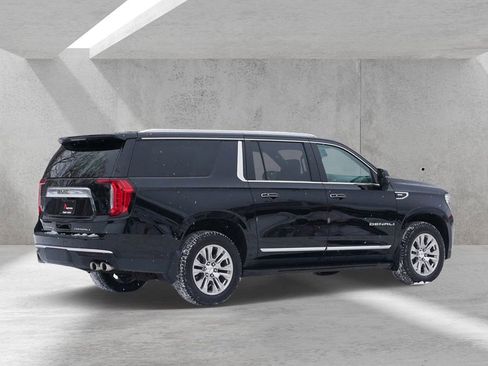 Used 2023 GMC Yukon XL Denali image 3