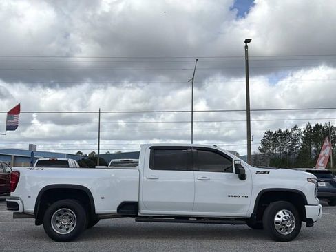 Used 2024 Chevrolet Silverado 3500 LTZ w/ LTZ Convenience Package image 9