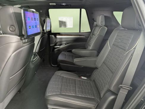 Used 2025 Cadillac Escalade Premium Luxury Platinum AWD/4WD image 22