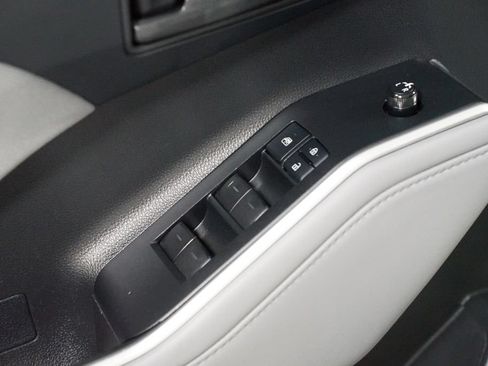 Used 2022 Toyota Highlander LE FWD image 31
