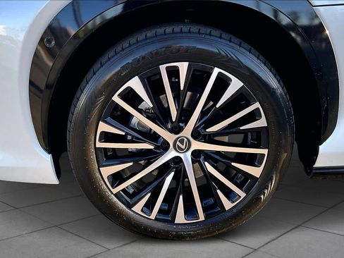 Used 2023 Lexus RZ 450e Premium image 10