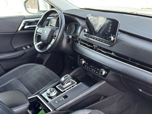 Used 2022 Mitsubishi Outlander SE image 9