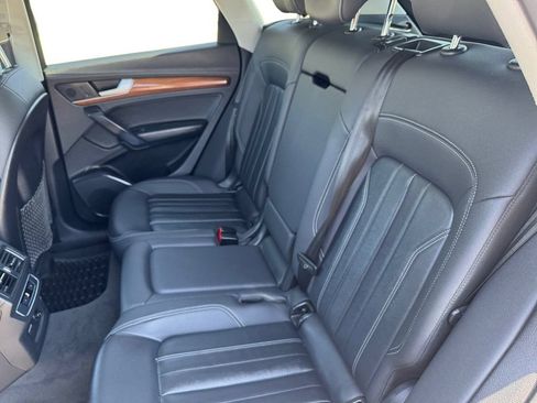 Used 2022 Audi Q5 2.0T Premium w/ Convenience Package AWD/4WD image 16