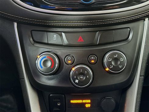 Used 2018 Chevrolet Trax LT w/ LT Convenience Package image 18