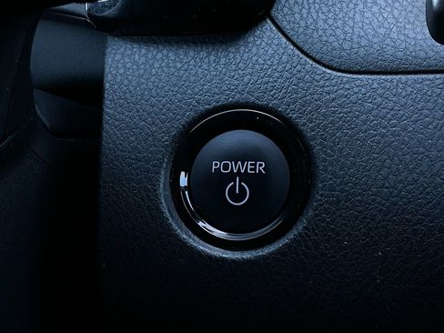 Used 2025 Toyota Camry SE image 28