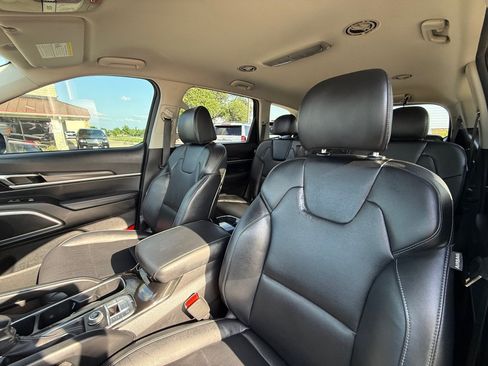 Used 2023 Kia Telluride S FWD image 19