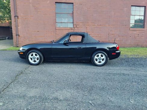 Used 1999 MAZDA MX-5 Miata image 1