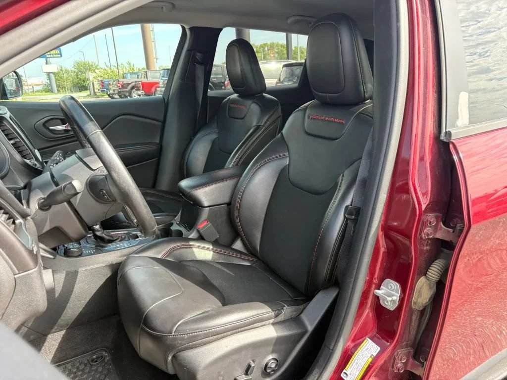 Used 2019 Jeep Cherokee Trailhawk w/ Cold Weather Group AWD/4WD image 20