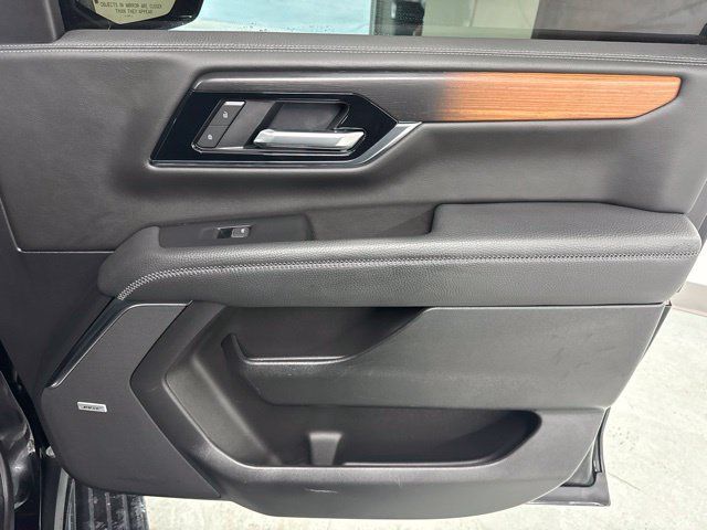 Used 2025 GMC Yukon XL Denali w/ Denali Reserve Package AWD/4WD image 33