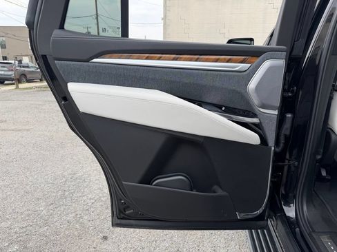 Used 2025 Cadillac Escalade Sport Platinum w/ LPO, ONYX Package AWD/4WD image 21
