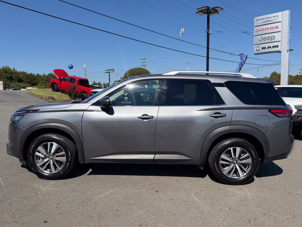 Used 2025 Nissan Pathfinder SL FWD image 9