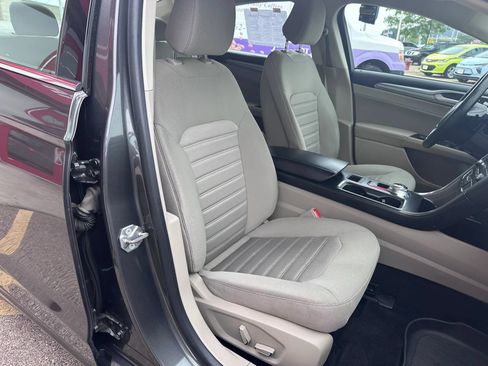 Used 2020 Ford Fusion SE AWD/4WD image 10