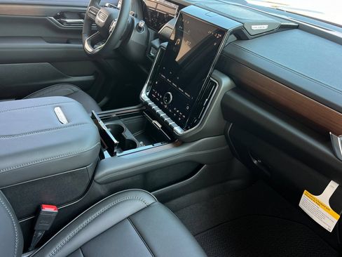 New 2026 GMC Yukon Denali w/ Denali Reserve Package AWD/4WD image 19