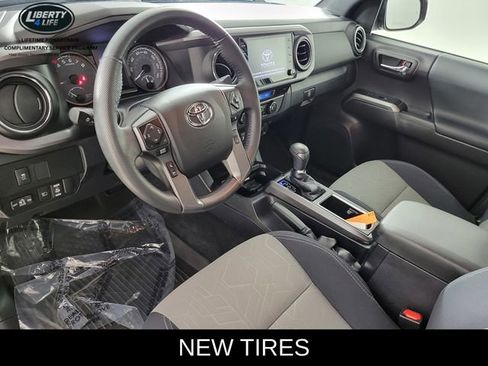 Used 2022 Toyota Tacoma TRD Sport w/ Technology Package image 12