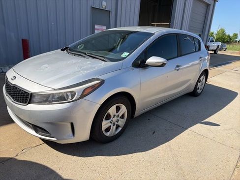 Used 2017 Kia Forte LX image 1