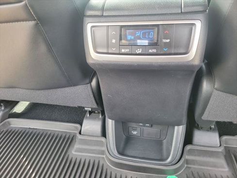 Certified 2019 Toyota Highlander Limited AWD/4WD image 31