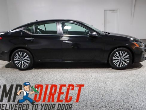 Used 2024 Nissan Altima 2.5 SV image 6