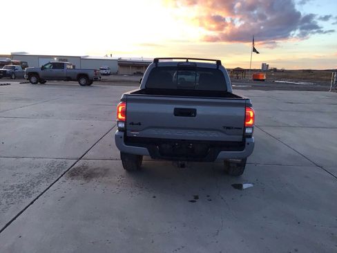 Used 2017 Toyota Tacoma TRD Pro image 4