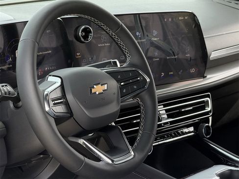 New 2026 Chevrolet Traverse LT image 11