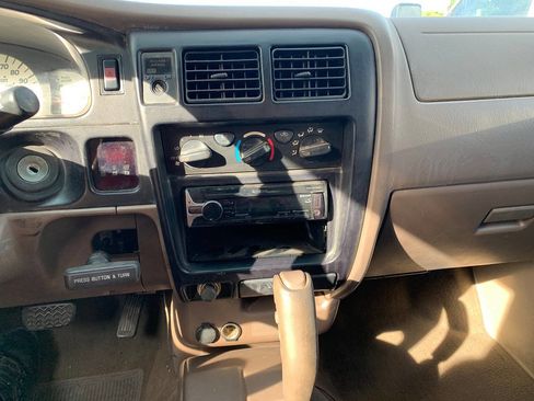 Used 2002 Toyota Tacoma 4x4 Xtracab V6 image 17