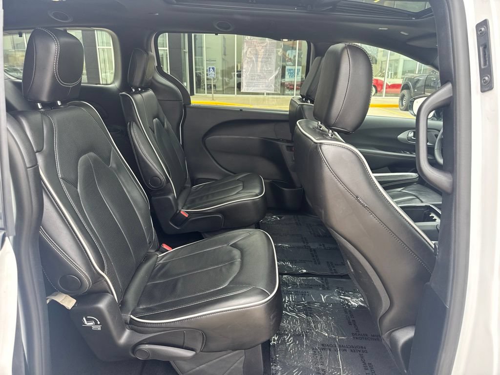 Used 2025 Chrysler Pacifica Limited FWD image 34