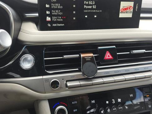 Used 2025 Genesis G70 2.5T image 11